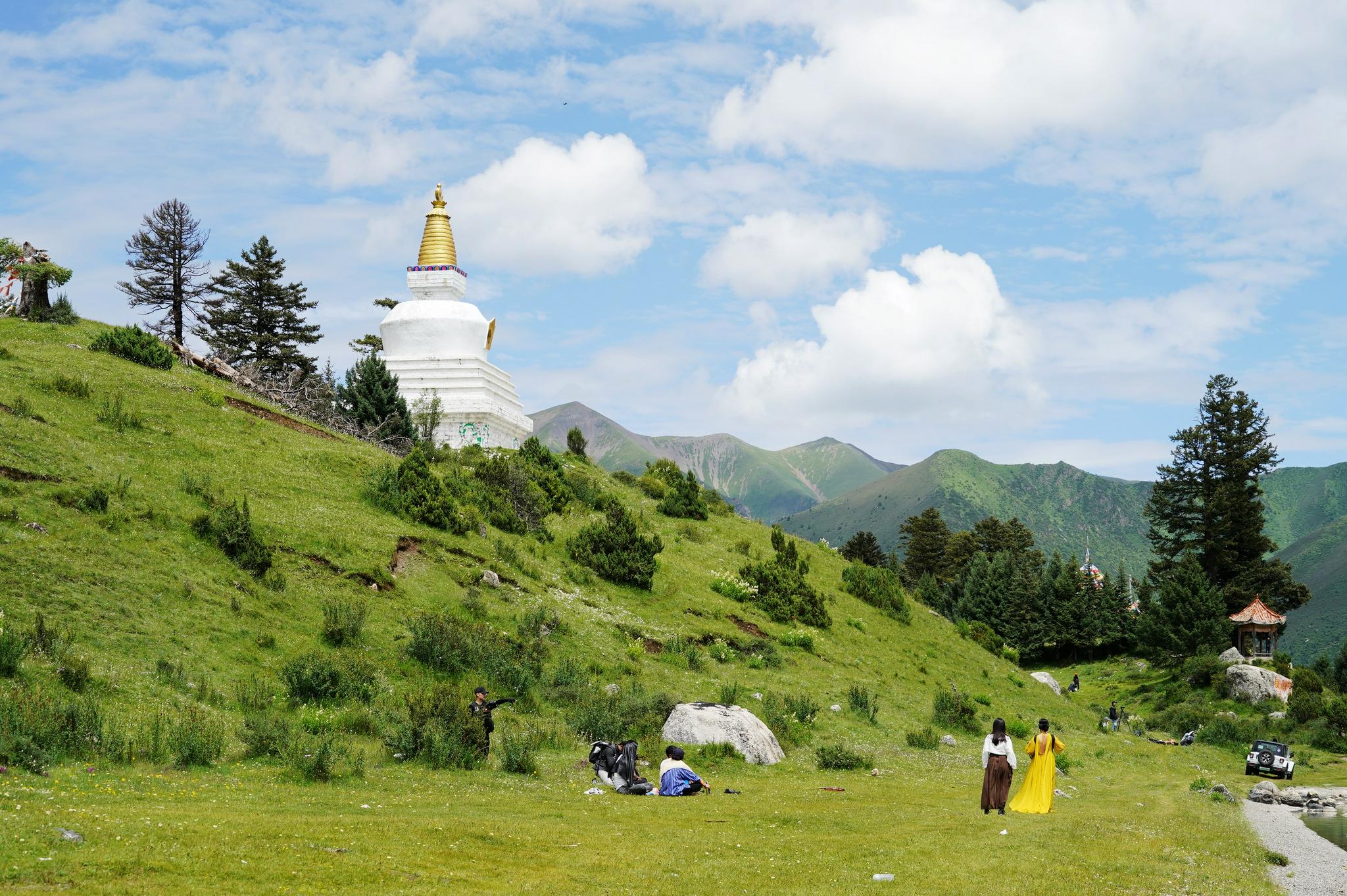 玉隆拉措风景区位于四川省甘孜藏族自治州德格县雀儿山下……_高清