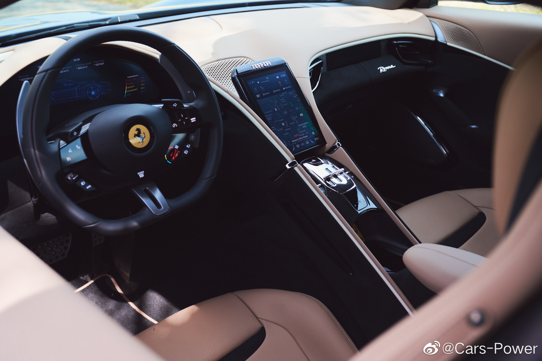 法拉利roma全触摸数字化座舱包括方向盘上的四向选择都是触控科技