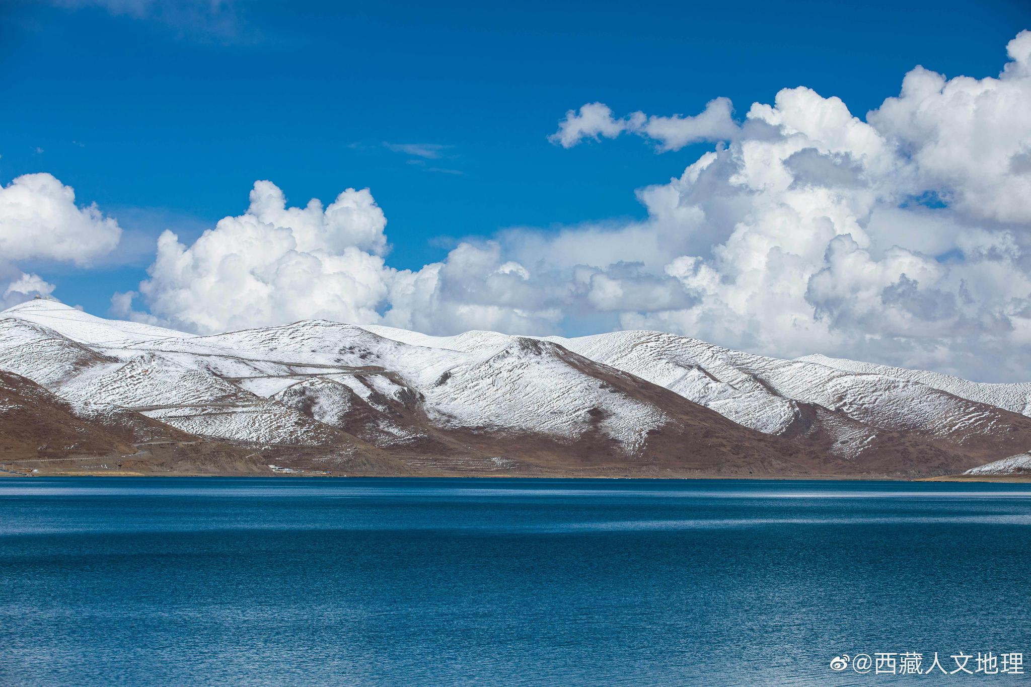 4月,雪后的羊湖,在这里,见证漫长的冬季.