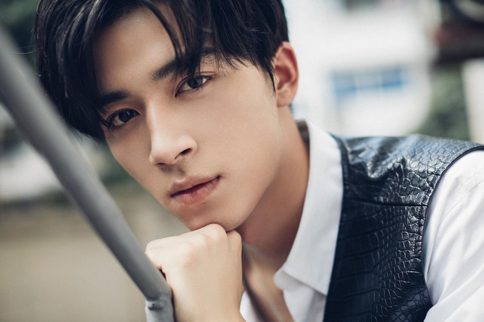 欢娱影视演员王星越亮相gentlemonster杭州新店开幕活动