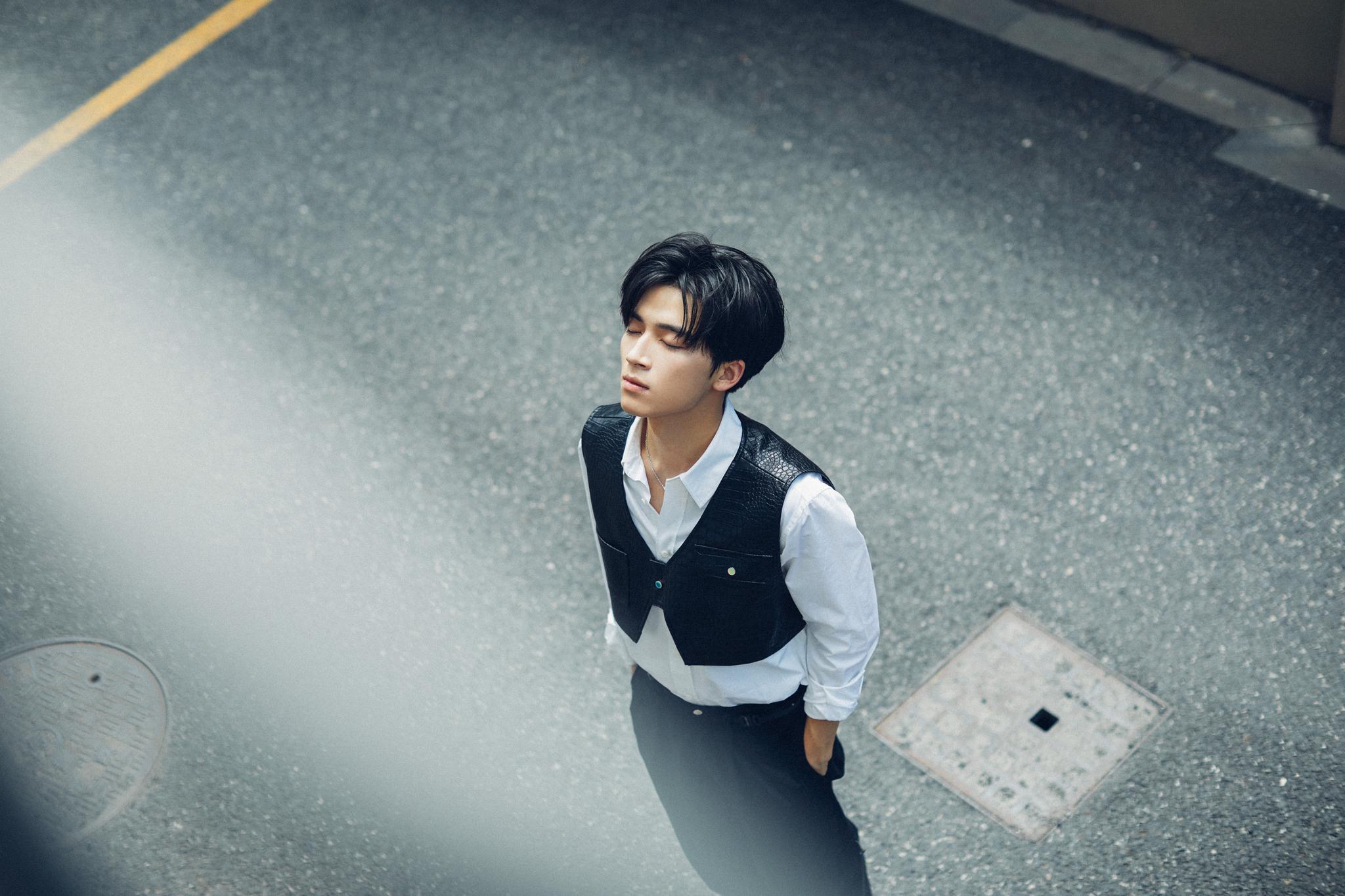 欢娱影视演员王星越亮相gentlemonster杭州新店开幕活动