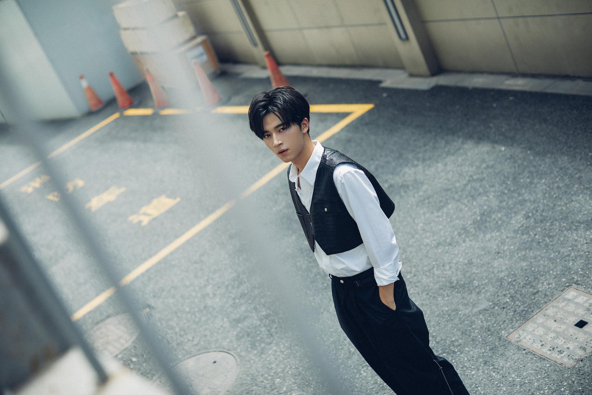 欢娱影视演员王星越亮相gentlemonster杭州新店开幕活动