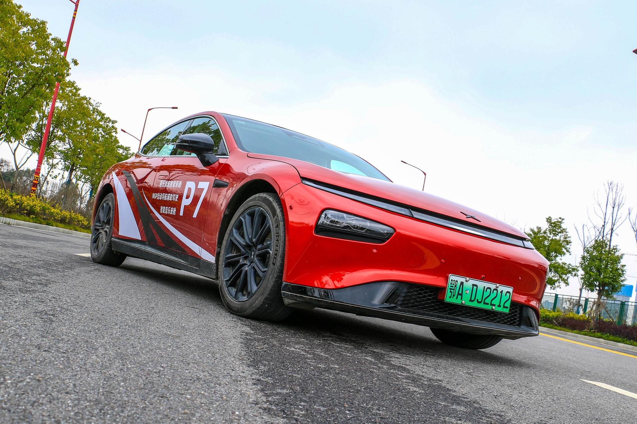 智能贴心的"小鹏友" 试驾小鹏汽车p7 ngp版