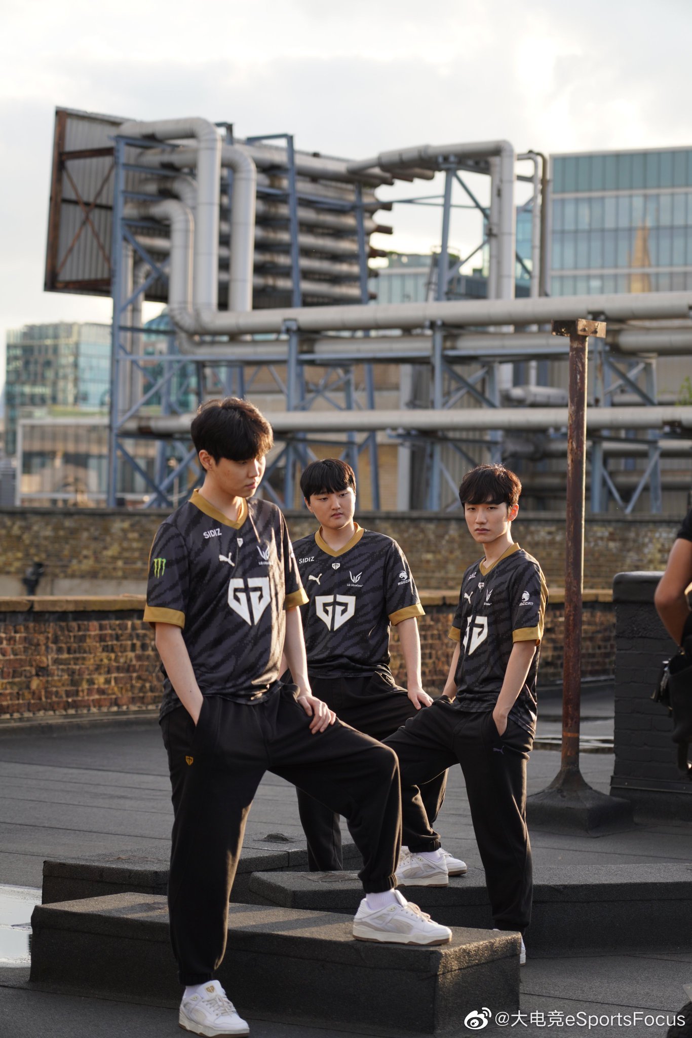 geng小老虎们顺利抵达伦敦cr