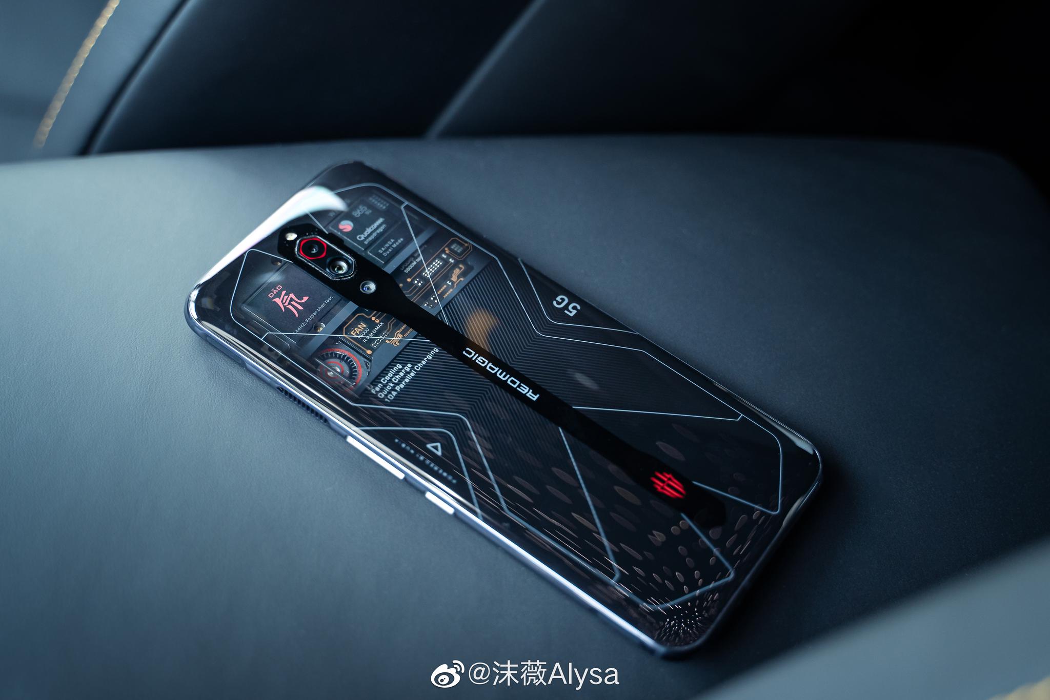 红魔5g氘锋透明版今天开抢,透明后盖 独一家的内置风扇