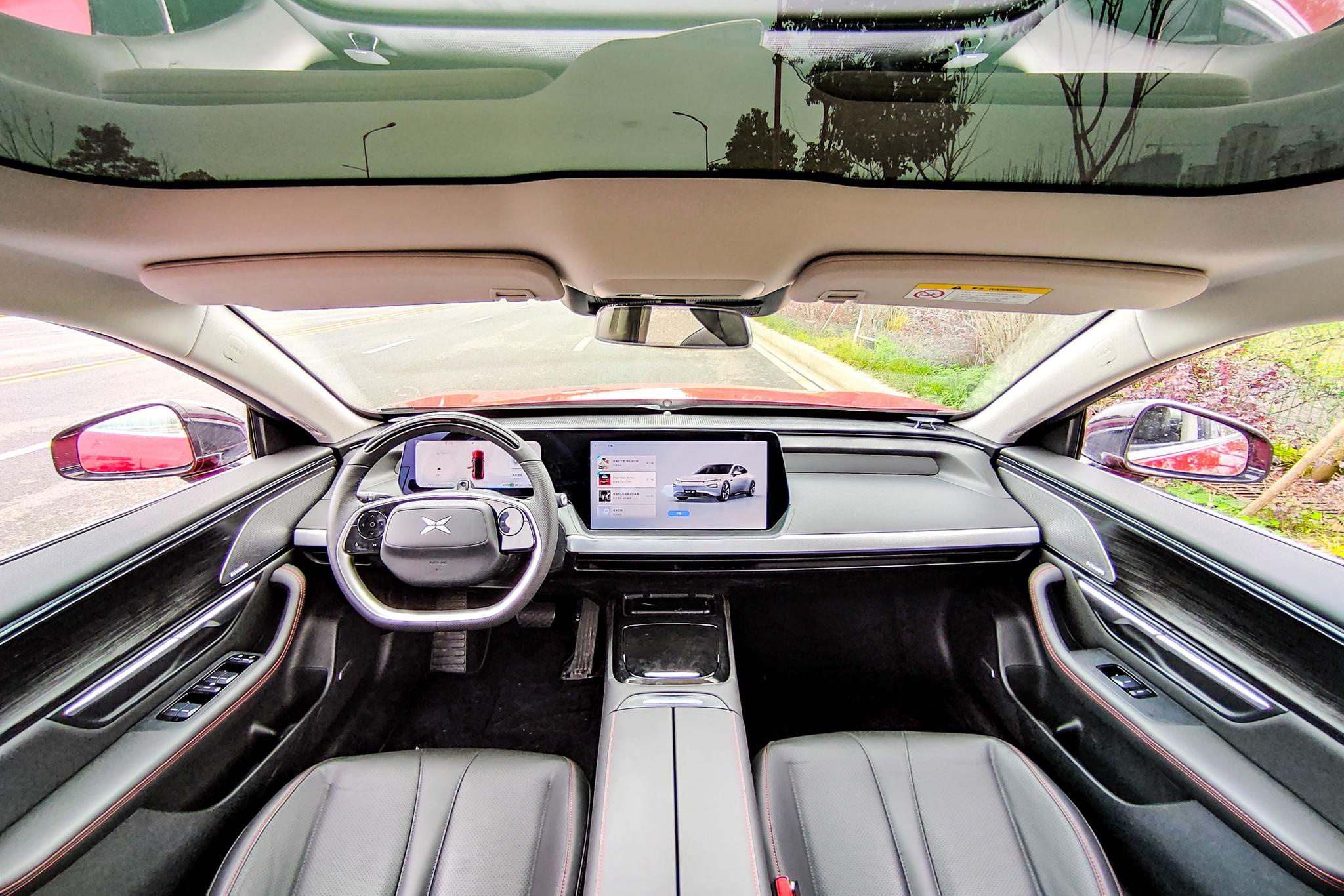 智能贴心的"小鹏友" 试驾小鹏汽车p7 ngp版