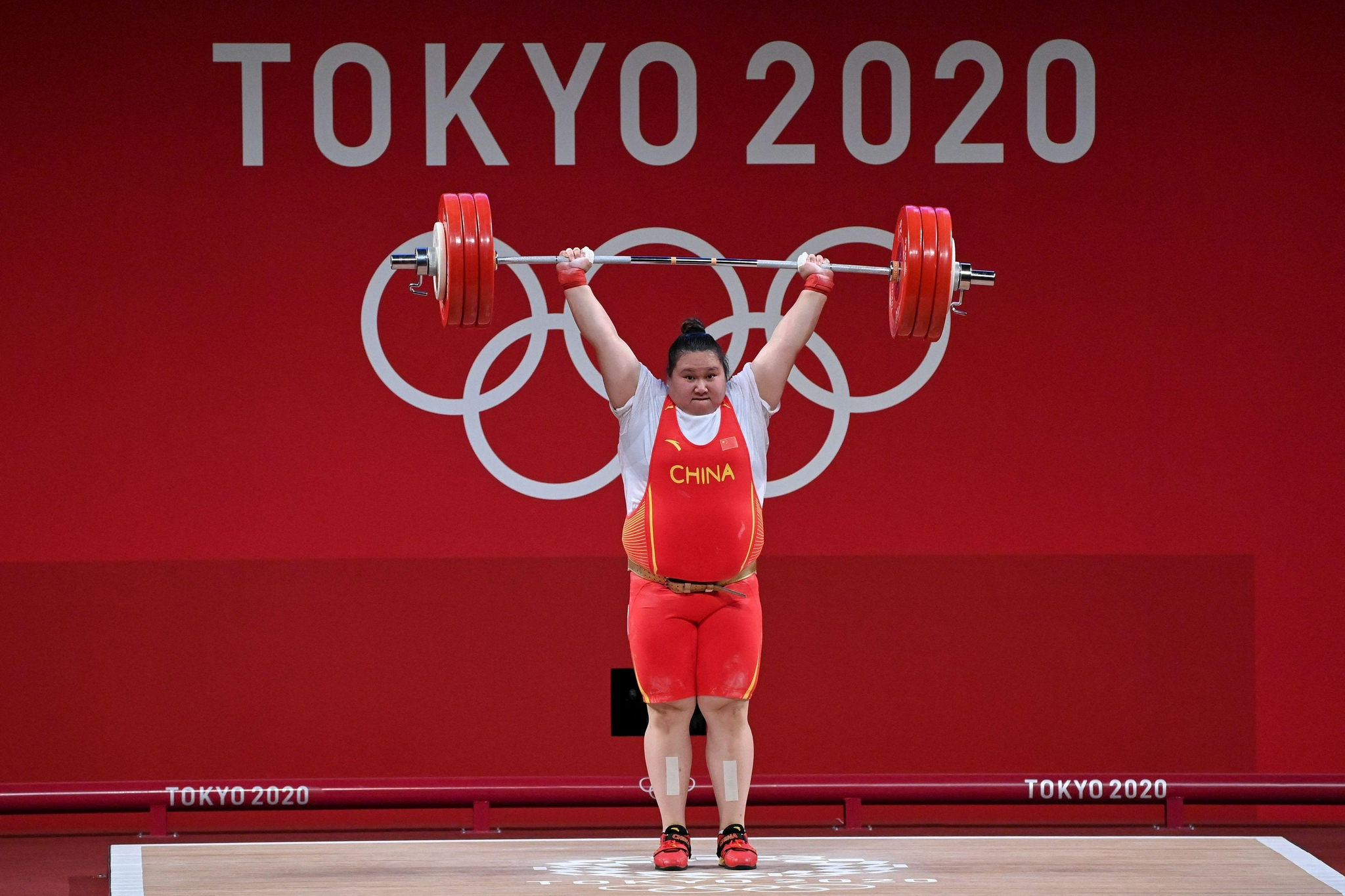 举重女子87公斤以上级决赛:李雯雯破奥运纪录夺冠
