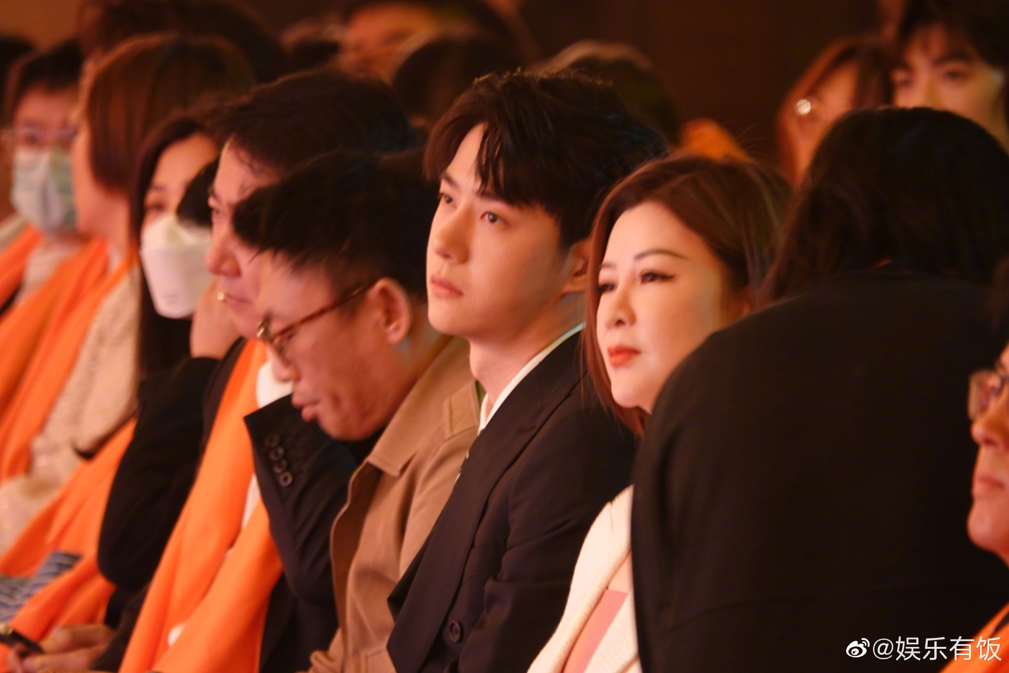 1月19日,乐华娱乐举行港交所上市庆祝仪式……_高清图集_新浪网