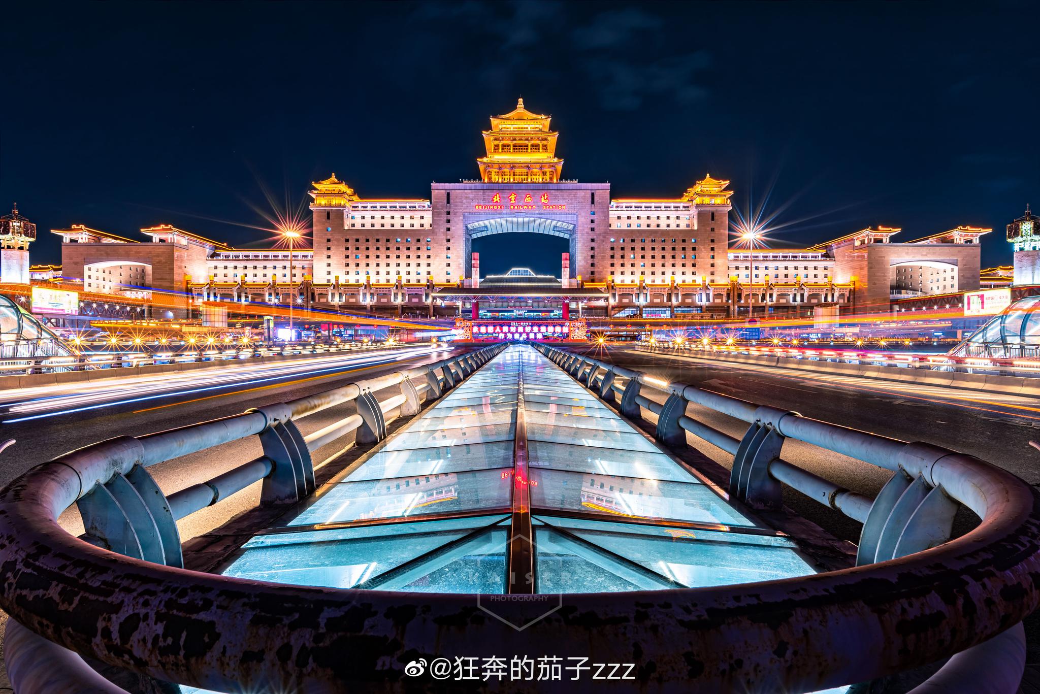 北京是一座百年的古都,如今的北京有这现代化都市的风范