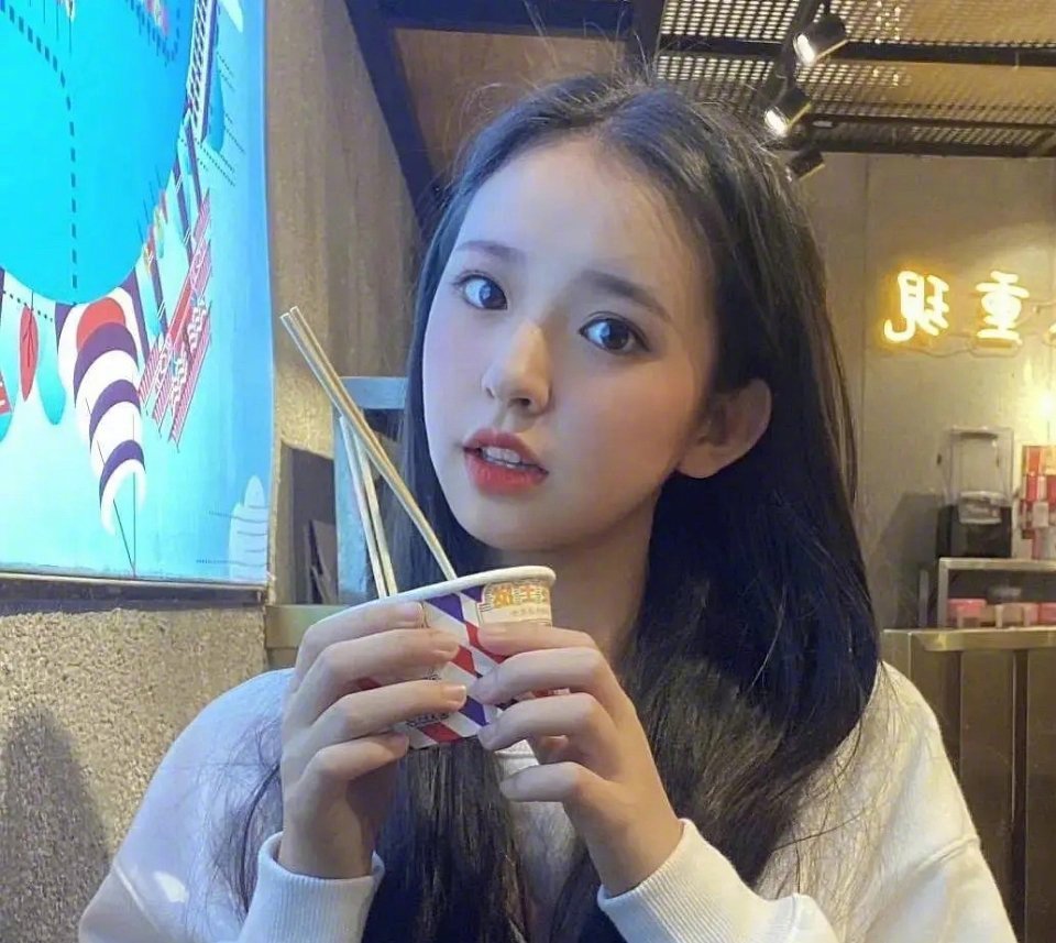 程潇妹妹程晨也是乐华娱乐的训练生……