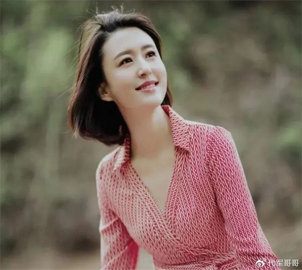 张蕾:曾被称为最美央视主持人,巅峰时辞职,如今逆袭成北电教授
