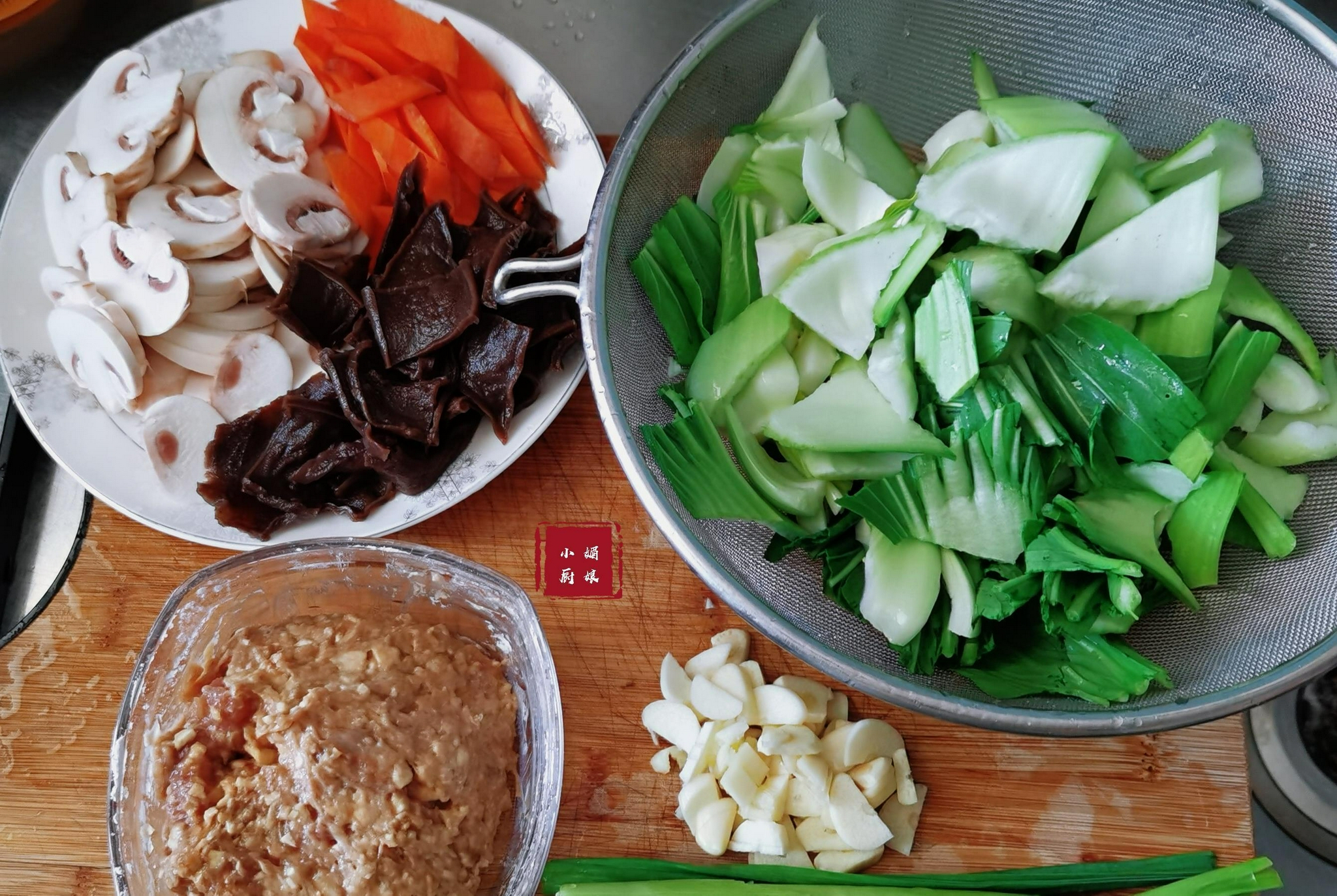 清淡饮食鲜美有味，每一口都是食物的香气，饺子馅汆丸子Q弹鲜香休闲区蓝鸢梦想 - Www.slyday.coM