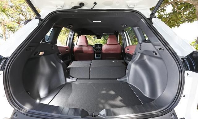 因此实际乘坐之后,卡罗拉cross后座宽敞度的表现确实较其他两车来得