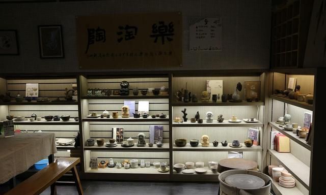 西安万邦书店又闭店,大兴善寺旁的关中大书房锁门告别读者休闲区蓝鸢梦想 - Www.slyday.coM 西安万邦书店又闭店,大兴善寺旁的关中大书房锁门告别读者休闲区蓝鸢梦想 - Www.slyday.coM