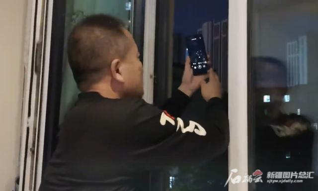 “中国空间站从我家上空飞过！”乌鲁木齐市民用手机拍到中国空间站休闲区蓝鸢梦想 - Www.slyday.coM