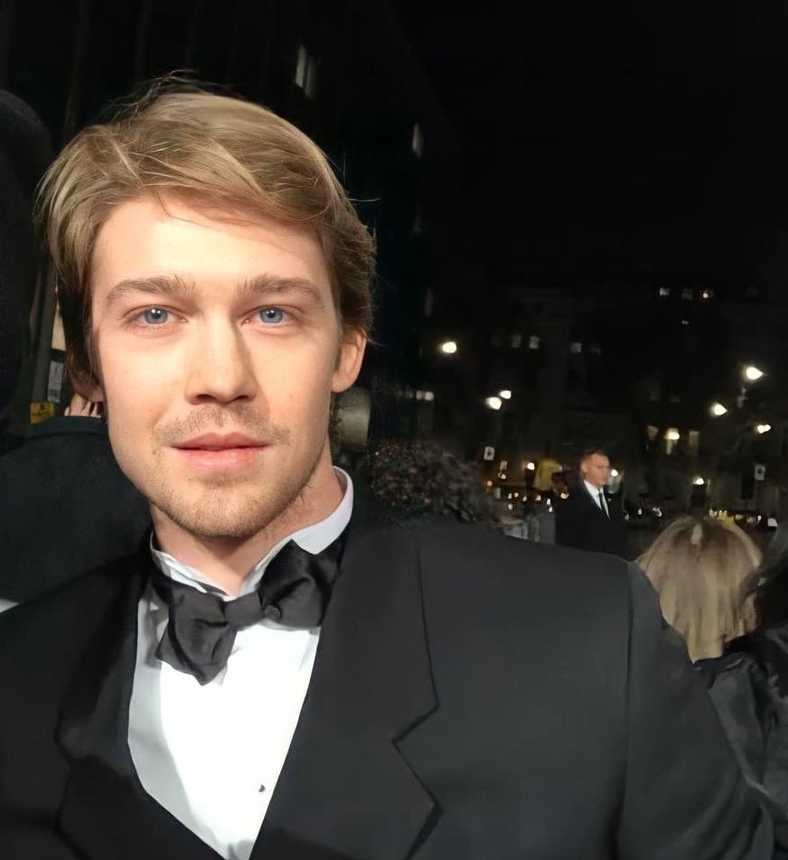 救命啊!太吸joe alwyn的颜了