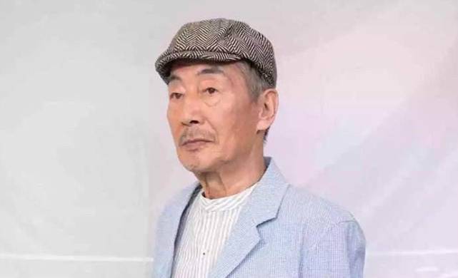 他曾在电视剧《暖春》中饰演爷爷