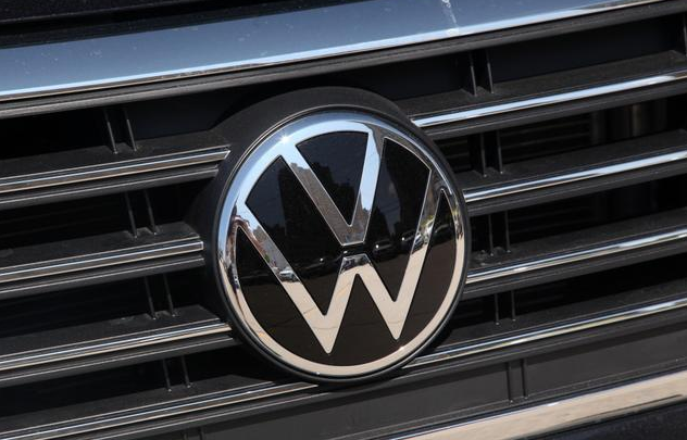 2020年9月底 ,2021新款大众朗逸上市,低配版车型指导价格为11.