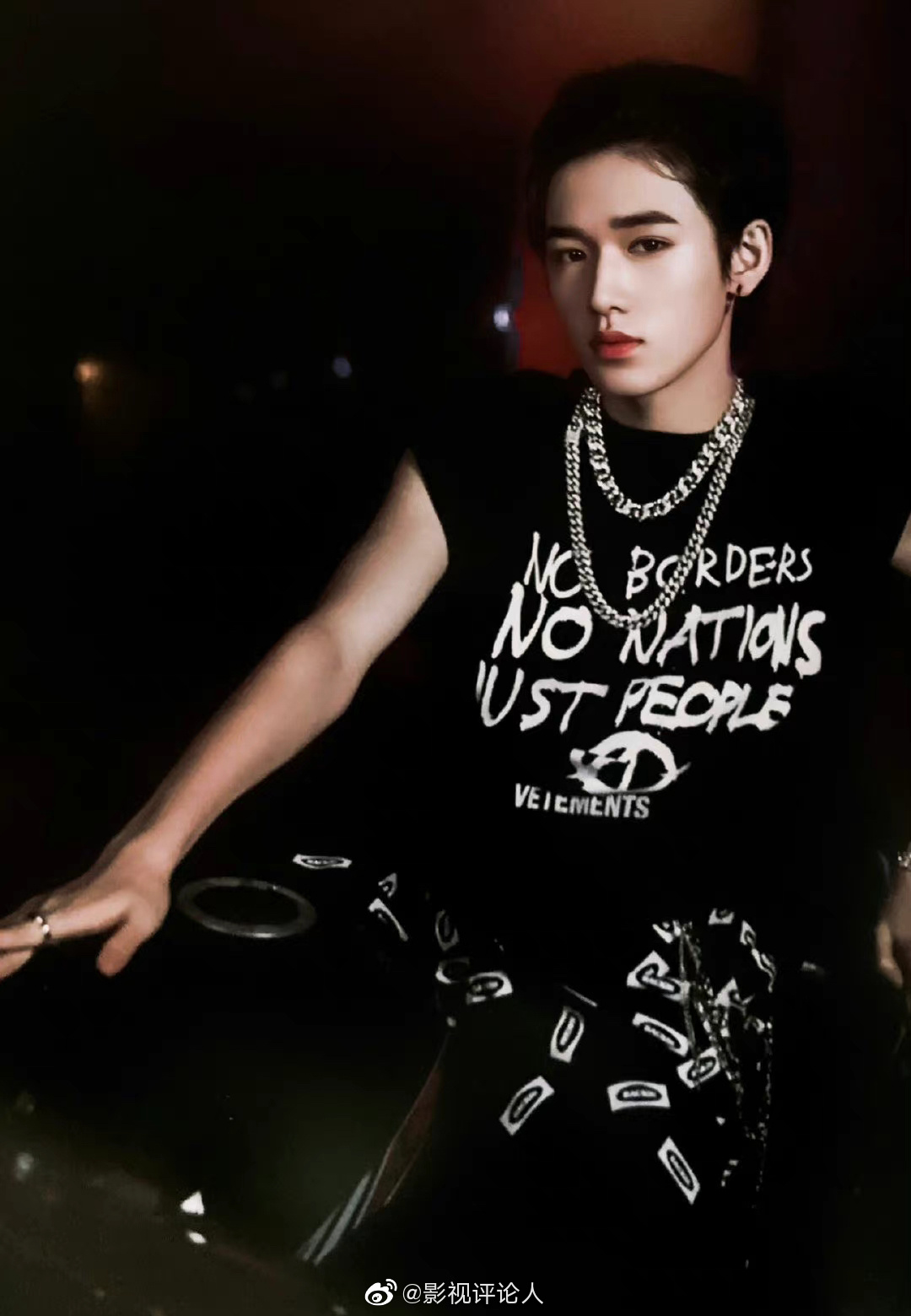 帅哥就是要多露额头,来看看露额头的宋亚轩 天庭饱满……__财经头条