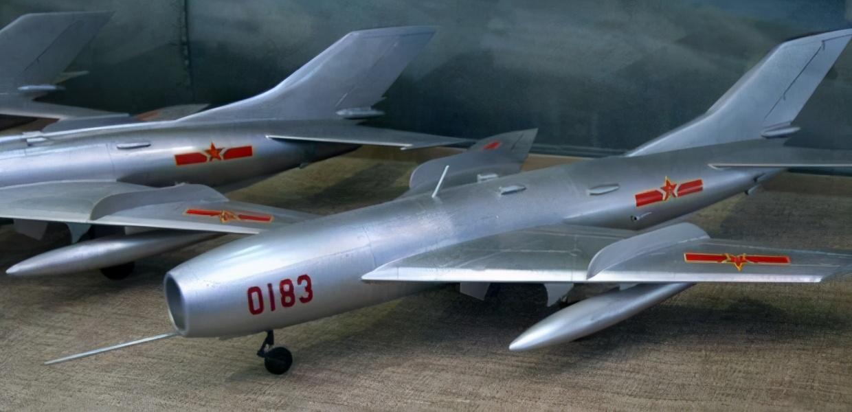 图为歼6改造的无人靶机总体而言,中国处理退役战机的方法非常巧妙,将