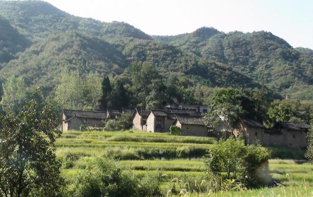 罗山县彭新镇前锋村大别山水隐豫南农耕亲