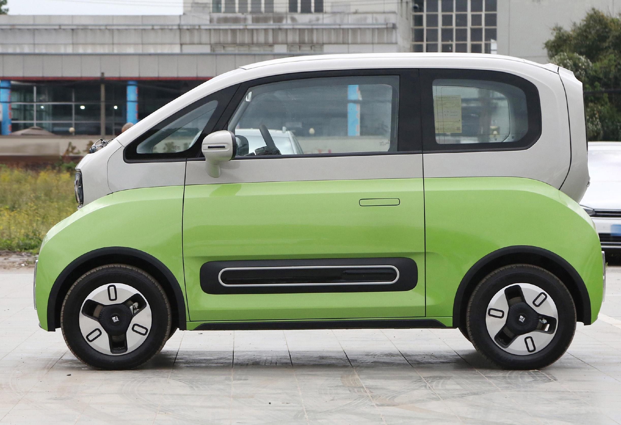 适合年轻人的代步小车外观很时尚续航305km宝骏kiwiev