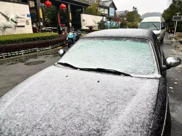 福州下雪啦！一觉醒来，真的下雪了！休闲区蓝鸢梦想 - Www.slyday.coM