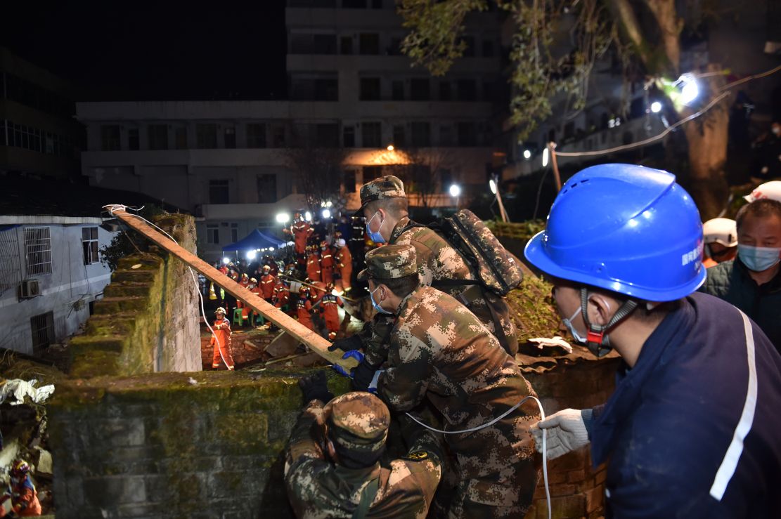 重庆武隆一食堂发生爆炸 武警官兵紧急驰援休闲区蓝鸢梦想 - Www.slyday.coM 重庆武隆一食堂发生爆炸 武警官兵紧急驰援休闲区蓝鸢梦想 - Www.slyday.coM