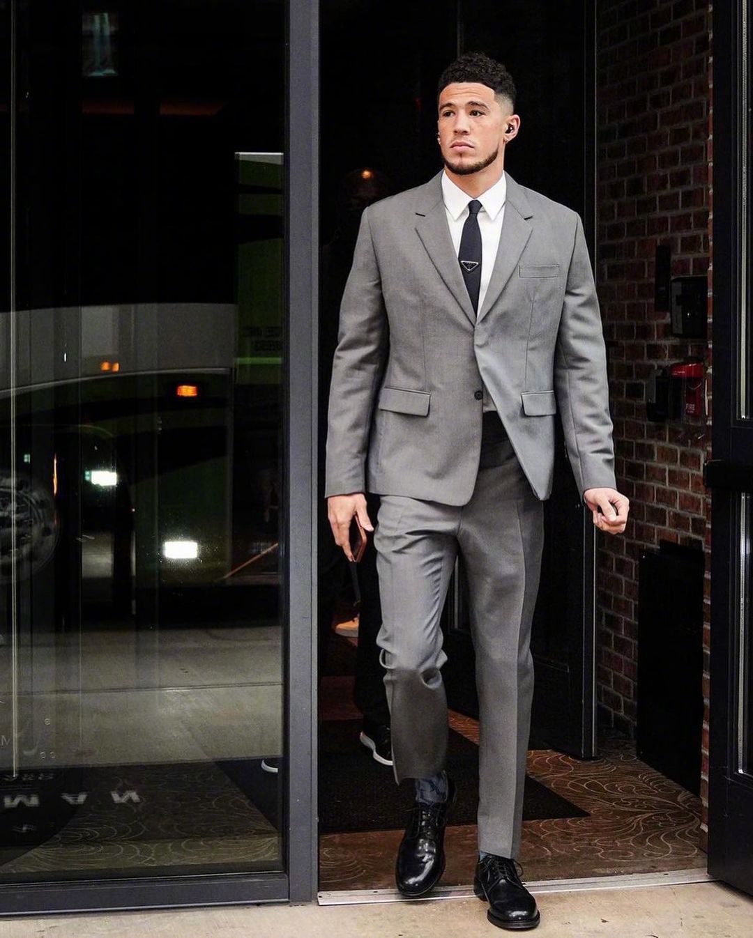 与肯豆kendall jenner恋爱后的德文.布克,时尚度迅猛提升!__财经头条