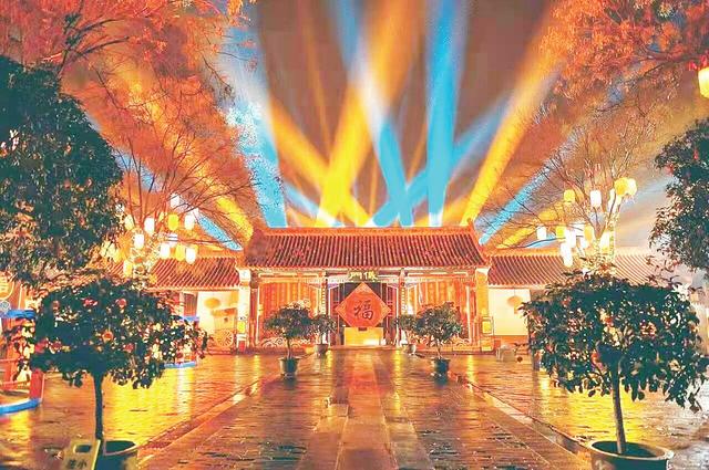 府衙夜景五彩缤纷的灯光,古色古香的红墙,南阳府衙瞬间颜值爆表.