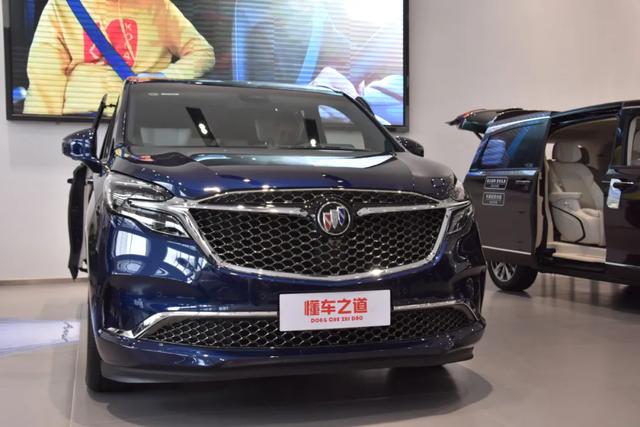 别克gl8 avenir 四座尊礼版