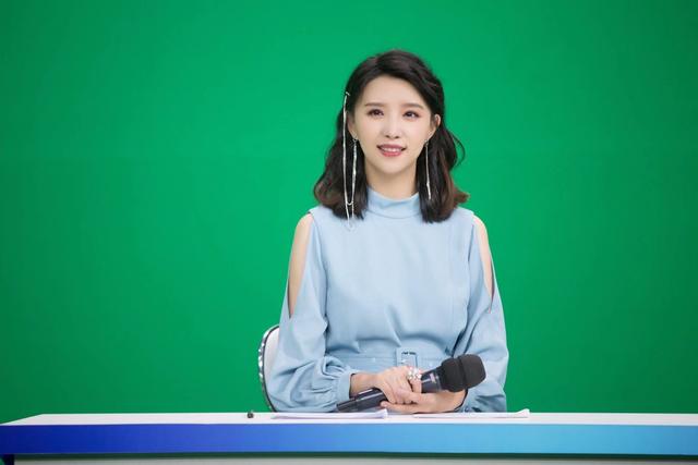 状态满分辣妈张杨果而出席母婴活动美艳依旧