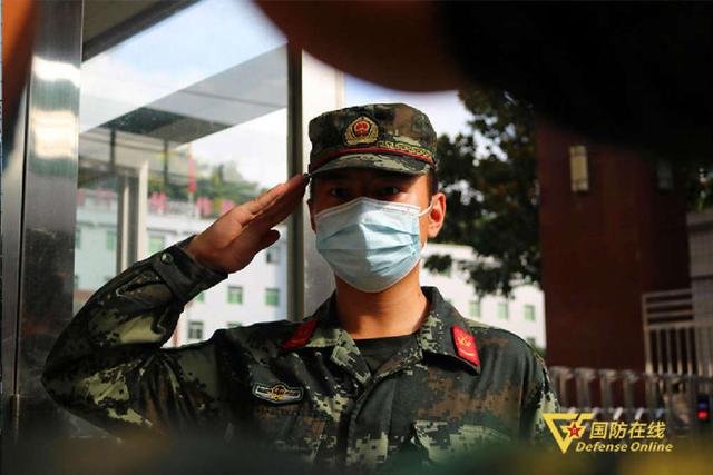 开学第一天,“小区里的兵叔叔”给这位小学生回信了休闲区蓝鸢梦想 - Www.slyday.coM 开学第一天,“小区里的兵叔叔”给这位小学生回信了休闲区蓝鸢梦想 - Www.slyday.coM