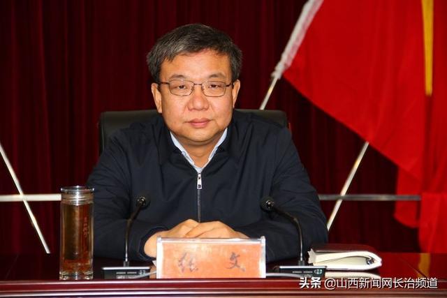 区委书记秦苏良主持并讲话.柴哲作表态发言.区委常委出席会议.区人大