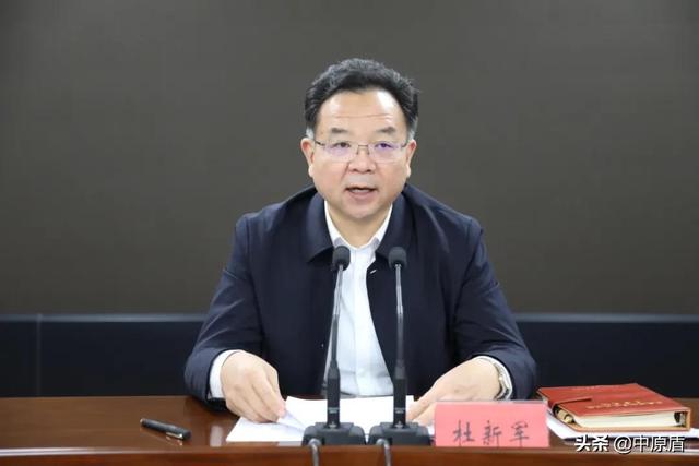 春节将至,杜新军要求,委机关全体同志要时刻警醒,心存敬畏,严格落实好