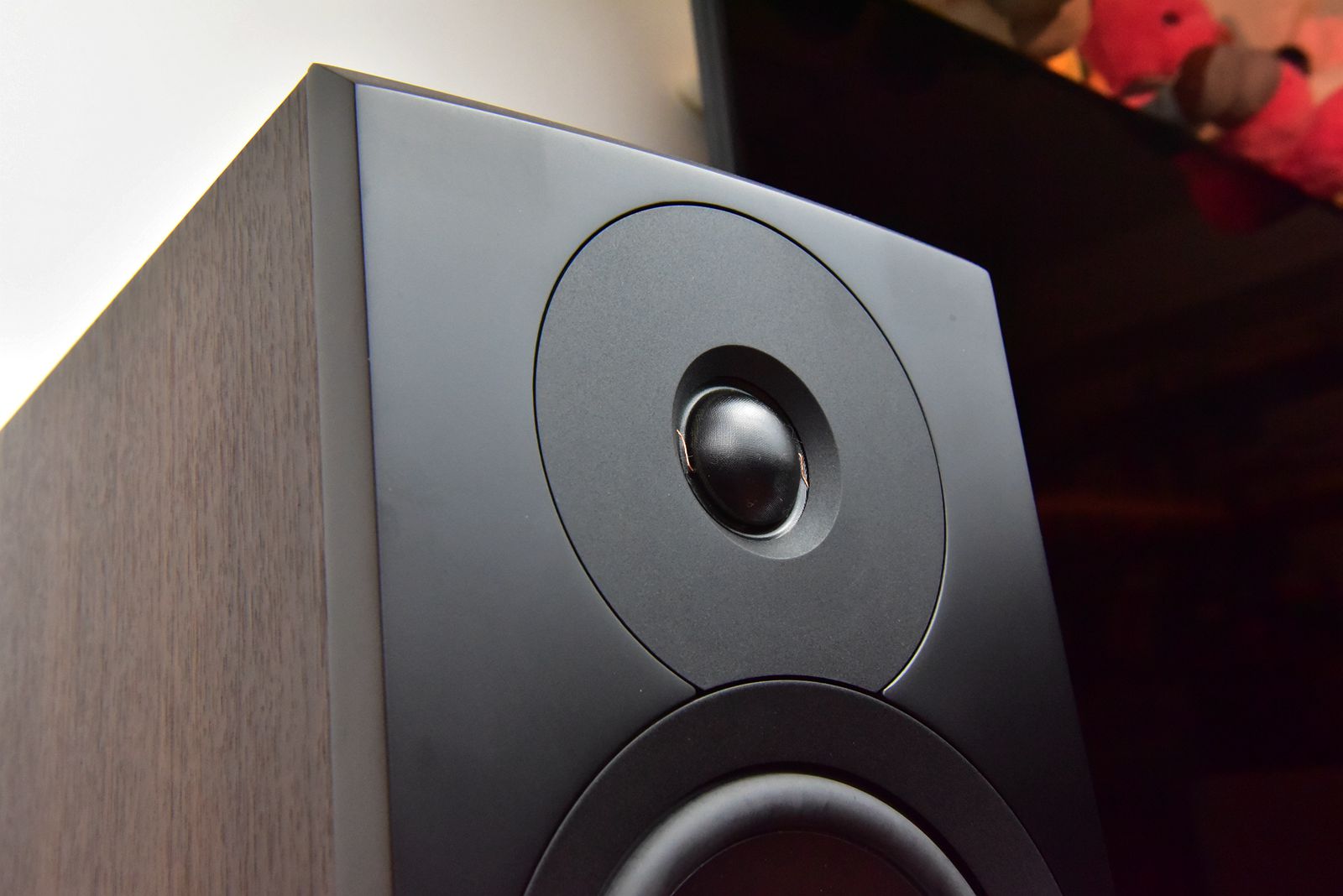 大众买得起的丹拿书架箱上手仅靠技术细节就足以验明正身