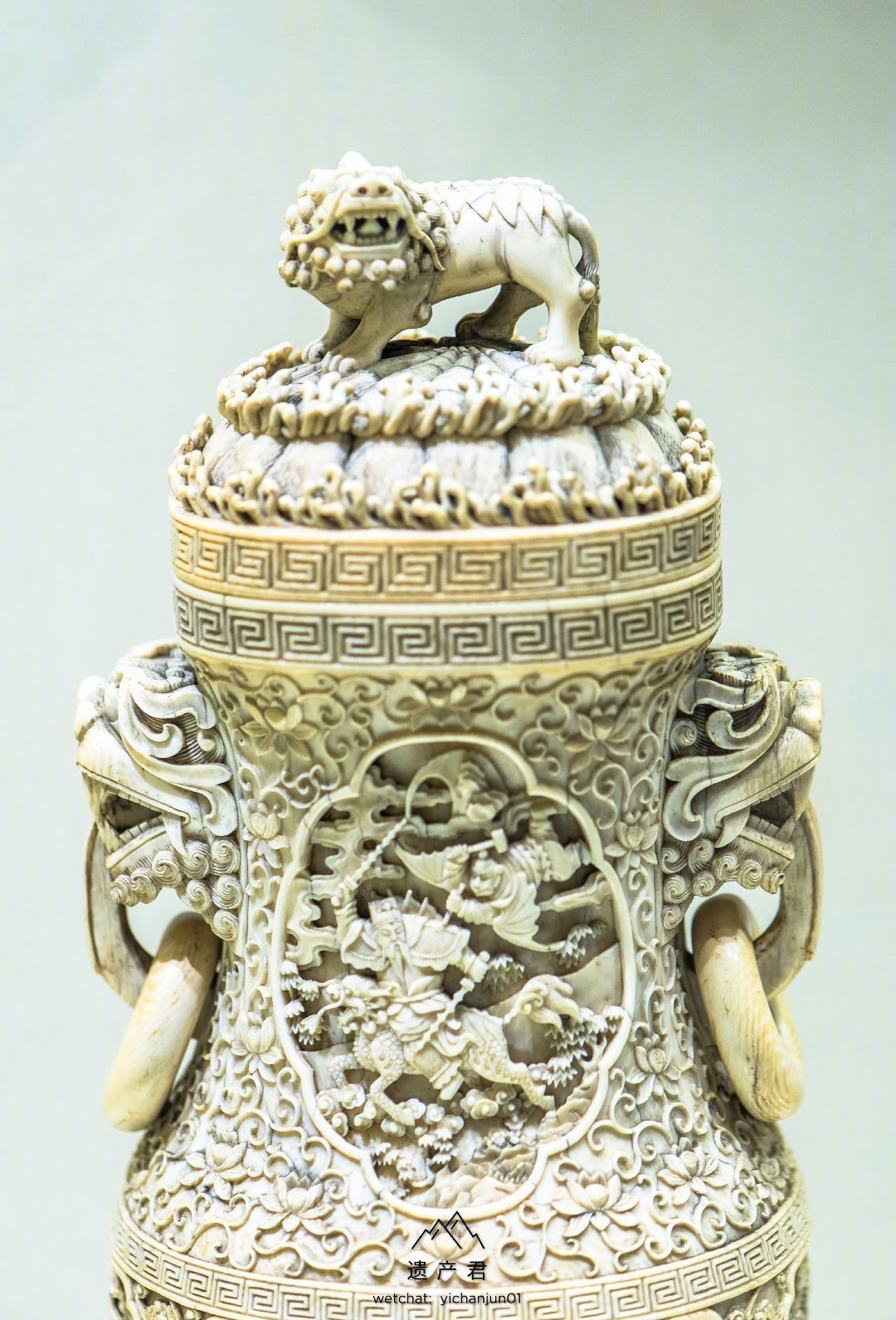 清代牙雕兽耳活环盖瓶