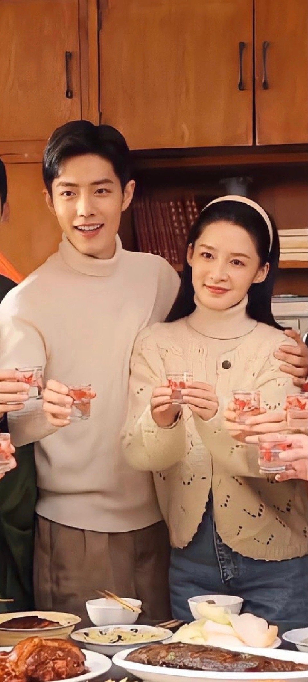 肖战李沁《梦中的那片海》双人海报 火车上对视而笑……__财经头条