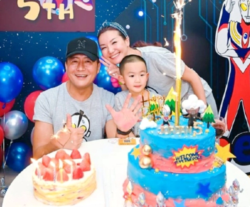 身材高挑眉眼精致,爸爸是著名演员高曙光|高曙光|江珊|高亦心_新浪