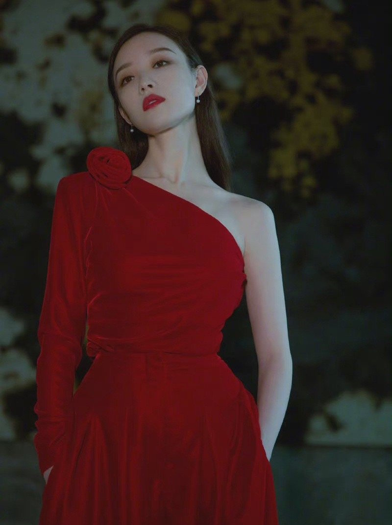 倪妮红裙拍摄图风情万种摇曳生姿倪妮真的好美