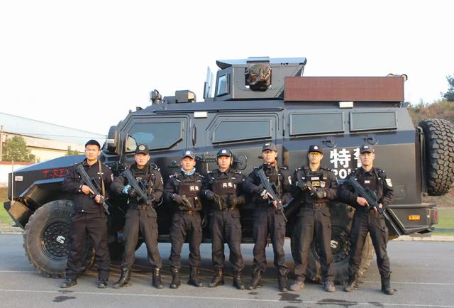 千里追逃，3个多月带回25名逃犯！他把30年时光都奉献在了特警岗位上休闲区蓝鸢梦想 - Www.slyday.coM