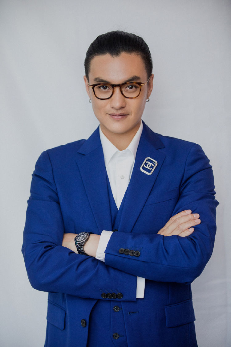 他是大众男神低调娶主持人朱丹今36岁红得发紫堪称人生赢家