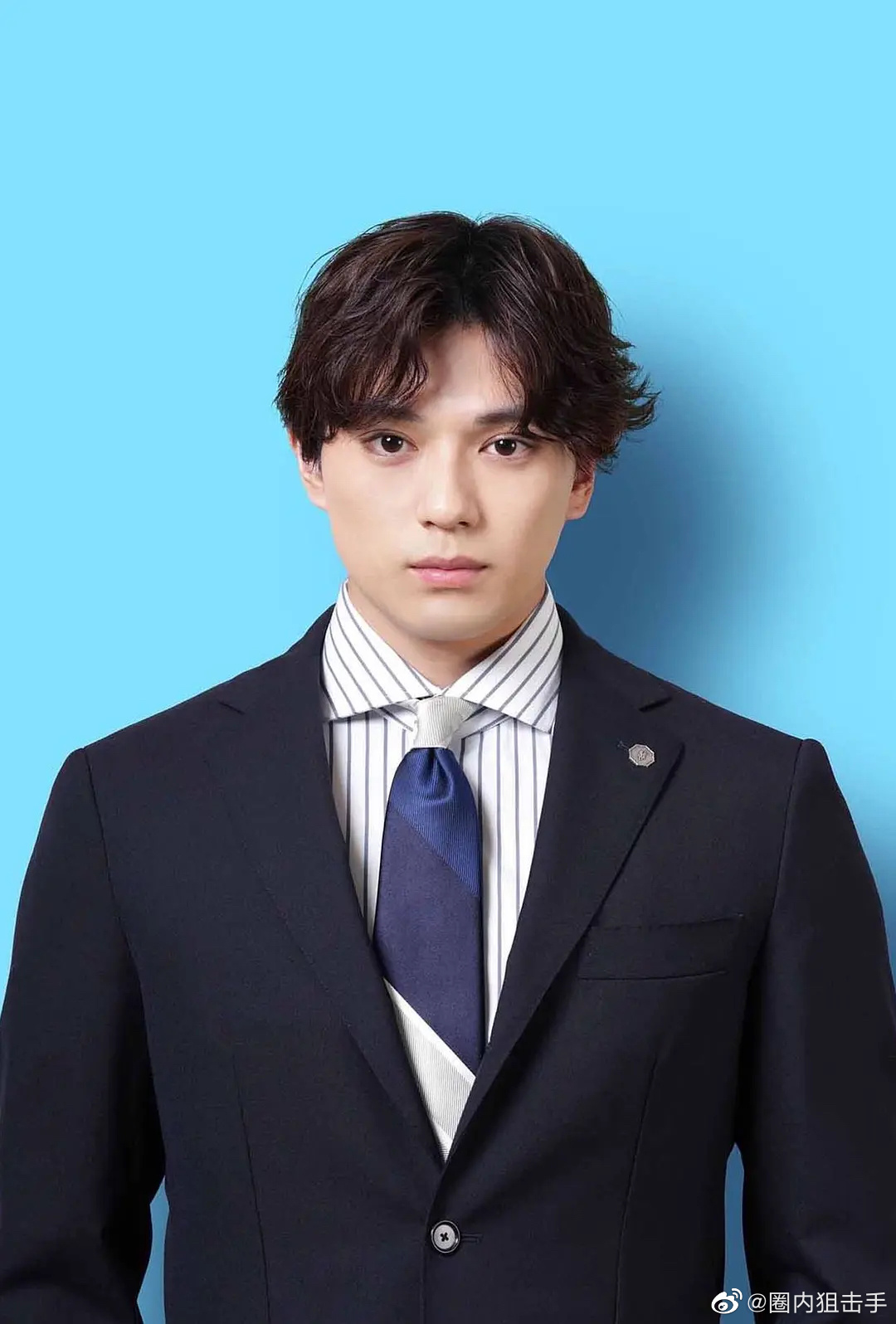 新田真剑佑怎么肿了.