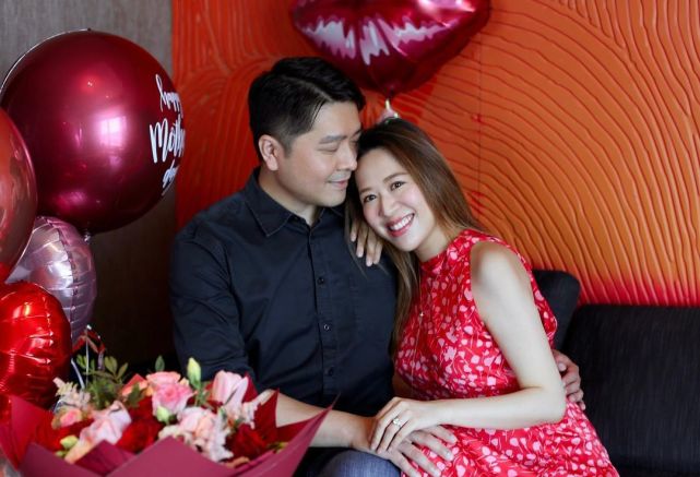 tvb小花岑杏贤母亲节官宣怀孕挺5个月孕肚与老公罕见秀恩爱