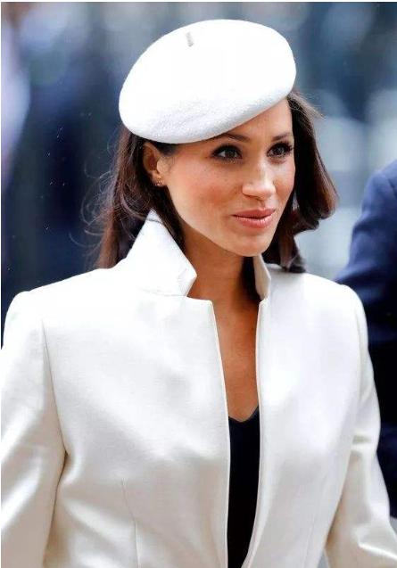 梅根王妃新照!一天换两套造型优雅从容,笑容里却藏着小心机