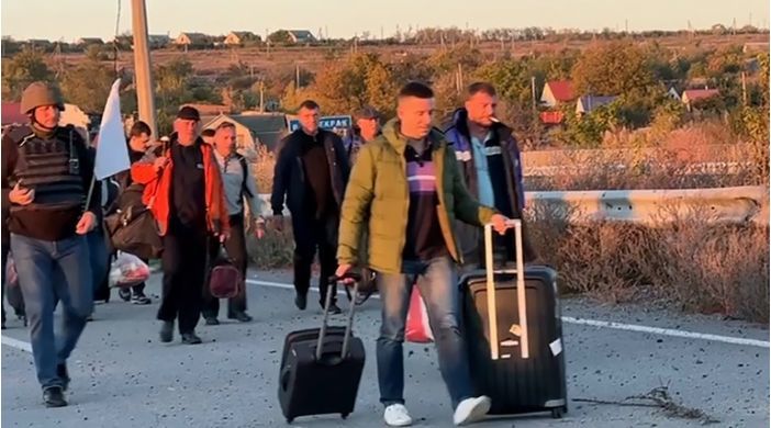 俄乌双方进行大规模俘虏交换，超200人！泽连斯基发声休闲区蓝鸢梦想 - Www.slyday.coM