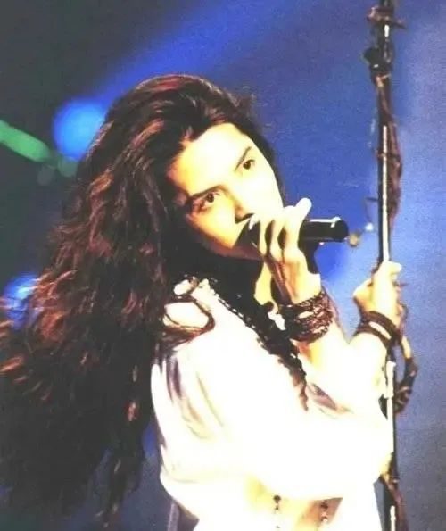 日韩撕漫男审美大pk：冷艳美少年VS荷尔蒙爆棚帅大叔休闲区蓝鸢梦想 - Www.slyday.coM