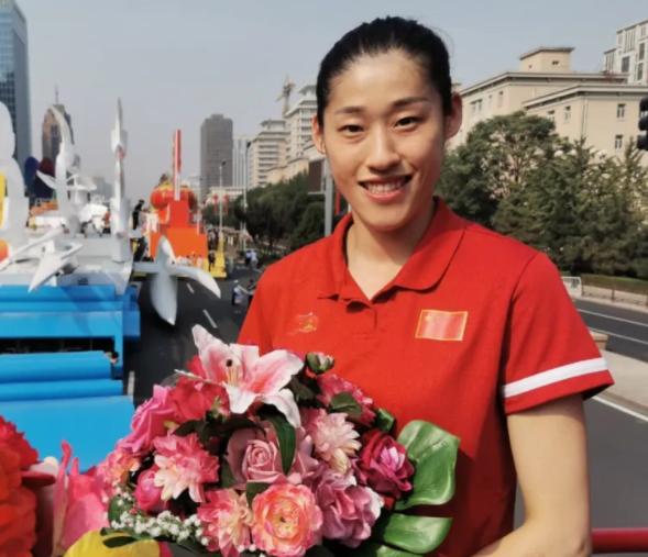 女排国手刘晓彤宣布退役迎来退役感慨良多20年职业生涯值得