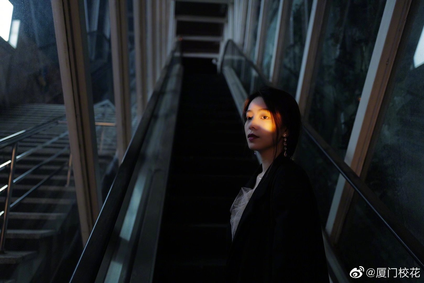 她叫杨凯雯，就读于东北电力大学，身高172cm，很有气质的女生
