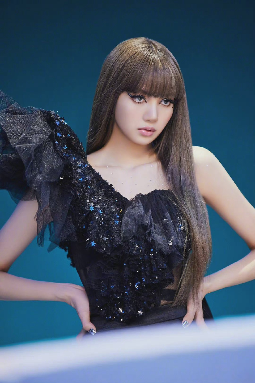 lisa新歌《lalisa》mv花絮照片释出……__财经头条